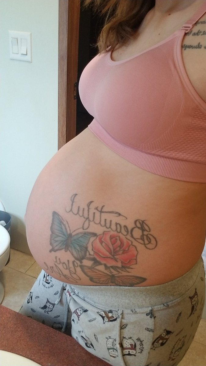 AmandaNicole135's tweet photo. 32 Weeks Pregnant 💙🤰👣 https://t.co/cmll61xkAU