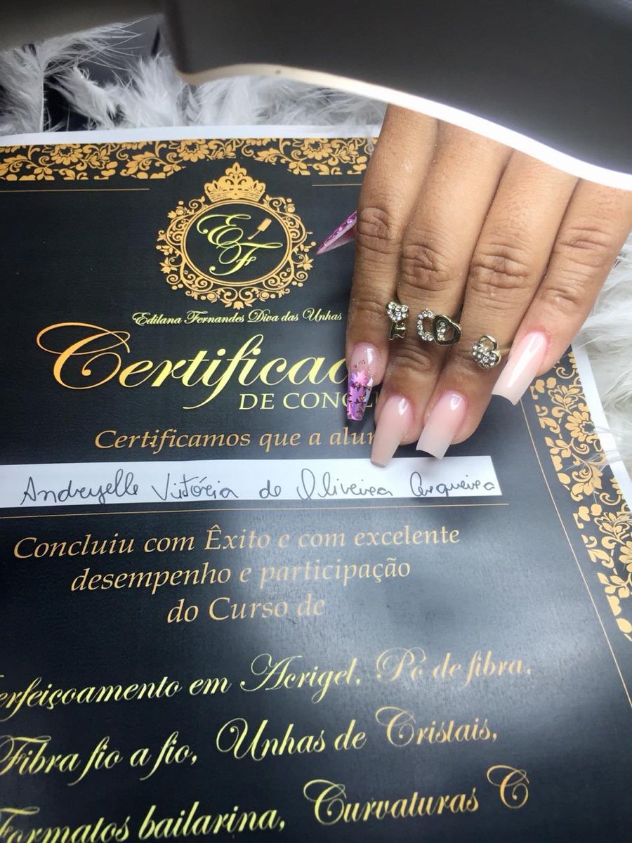 Gysele2706's tweet photo. Minha filha aprendeu com a melhor https://t.co/8vagJJ8CMs