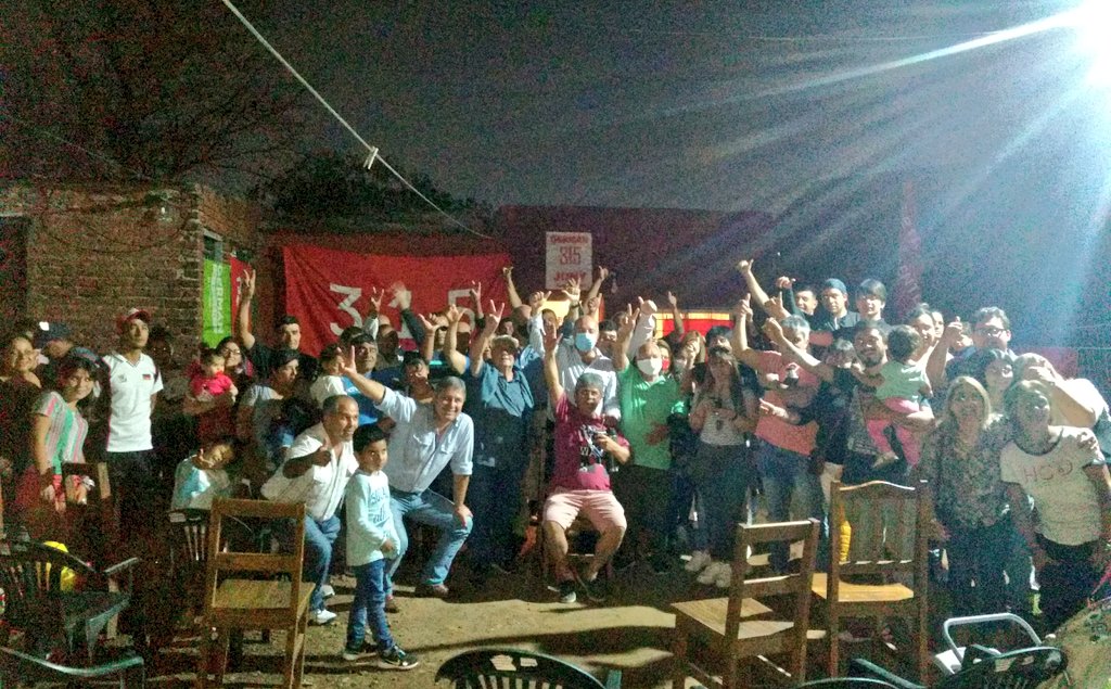 Lista315Salto's tweet photo. Se agiganta la candidatura de @GermanCoutinho en los barrios más populares, en este caso a través de la #Lista315 en una reunión barrial. Gracias por el apoyo!!!

🔴 #VamosGerman #Vamos315 #GermanIntendente 🔴 https://t.co/mWFhXRQdOs