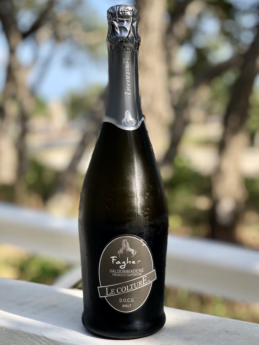 ItalianCowboyTX's tweet photo. Today’s prosecco is a Valdobbiadene, crisp and complex, with a long finish, from a very small DOCG area within the larger region where prosecco is made. It pairs wonderfully with a variety of foods - especially seafood! #nationalproseccoweek @LeColture https://t.co/snW7REar0E