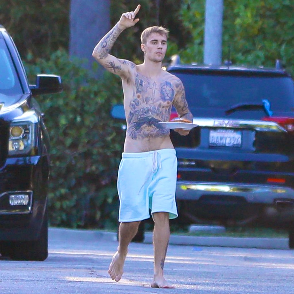 Famous Bulges On Twitter Justin Bieber Bulge 