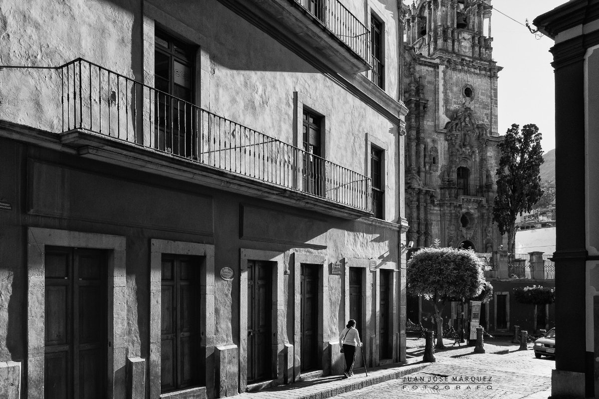 juanjosemarquez's tweet photo. Calle Ponciano Aguilar al fondo el Templo de la Compañia de Jesús en el hermoso #Guanajuato. @nikcollection
3 by DxO #silverefexpro2 #fotos #NikonD500 #picoftheday #photo #travel #México #Nikonistas #NikonMx #NikoNPS #VidaNikon #FotoDelDía #NikonistaMexico #art https://t.co/DQmaRpDpld