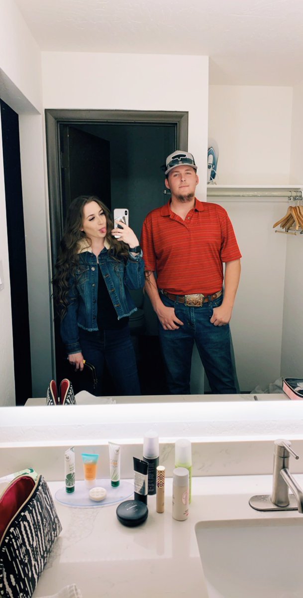 HunterJ___'s tweet image. I want to wish a Happy birthday to this beautiful girl right here, now you’re older than me (for 2 weeks) 😉