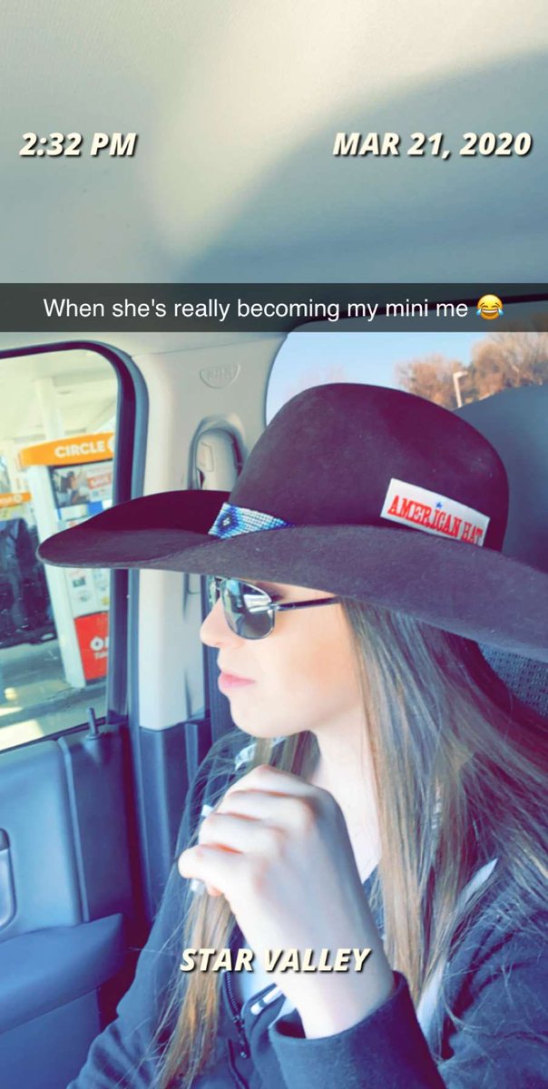 HunterJ___'s tweet image. I want to wish a Happy birthday to this beautiful girl right here, now you’re older than me (for 2 weeks) 😉