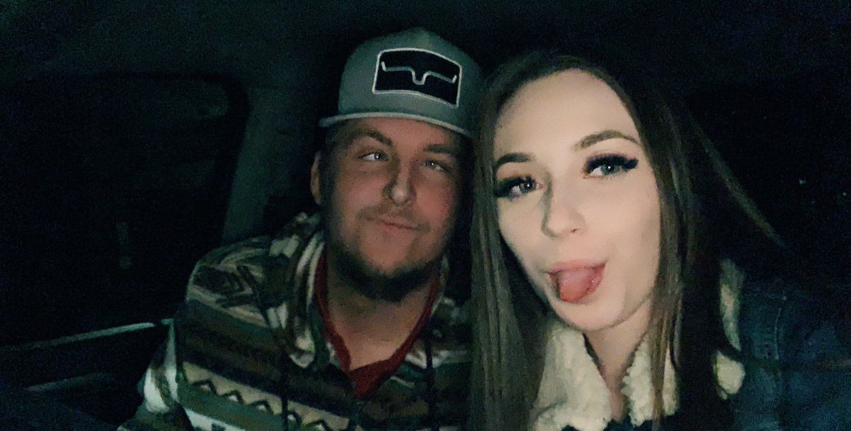 HunterJ___'s tweet image. I want to wish a Happy birthday to this beautiful girl right here, now you’re older than me (for 2 weeks) 😉