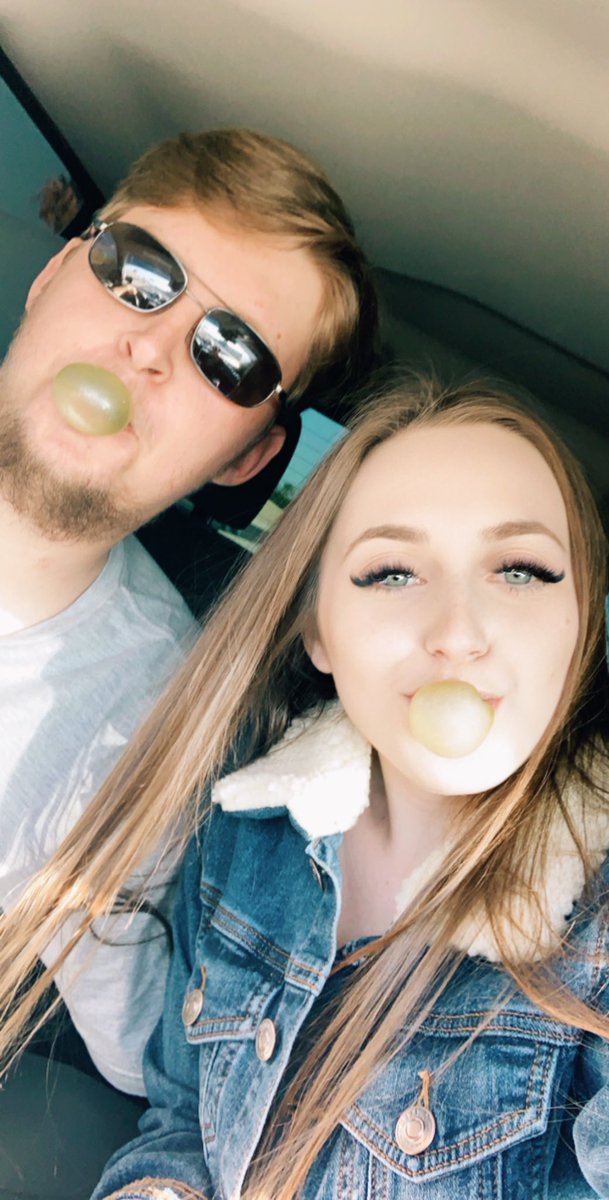 HunterJ___'s tweet image. I want to wish a Happy birthday to this beautiful girl right here, now you’re older than me (for 2 weeks) 😉