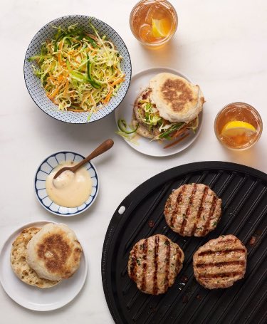 Nothing says summer like a good burger, and Coach Ann Marie has some ideas to help you out! Whether you’re using meat or plant-based alternatives, these ideas are sure to bring your burgers to the next level. 
kurbo.com/3-ways-to-make…