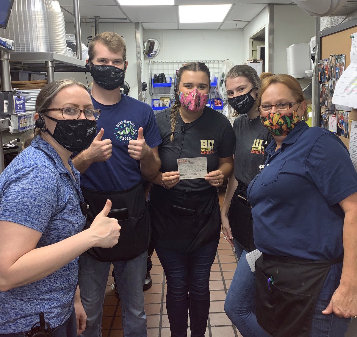 KarryYarbrough's tweet photo. Our KS Trainee, Sylvia presenting an ATL to the well deserved Mariah for making Every Guest Count and Be Accountable! #ChilisGrow @Roymascorros @kbsutt02 @4estchilihead91 @breeka_johnson https://t.co/KwV8VCJiAZ