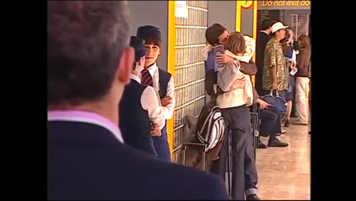 Elisa y Miguel descubiertos por Alonso!!! QUEDARÁ LA ESCOBA: youtu.be/eqBIWIHvink #FranciscaLewin #CorazónDeMaríaTVN