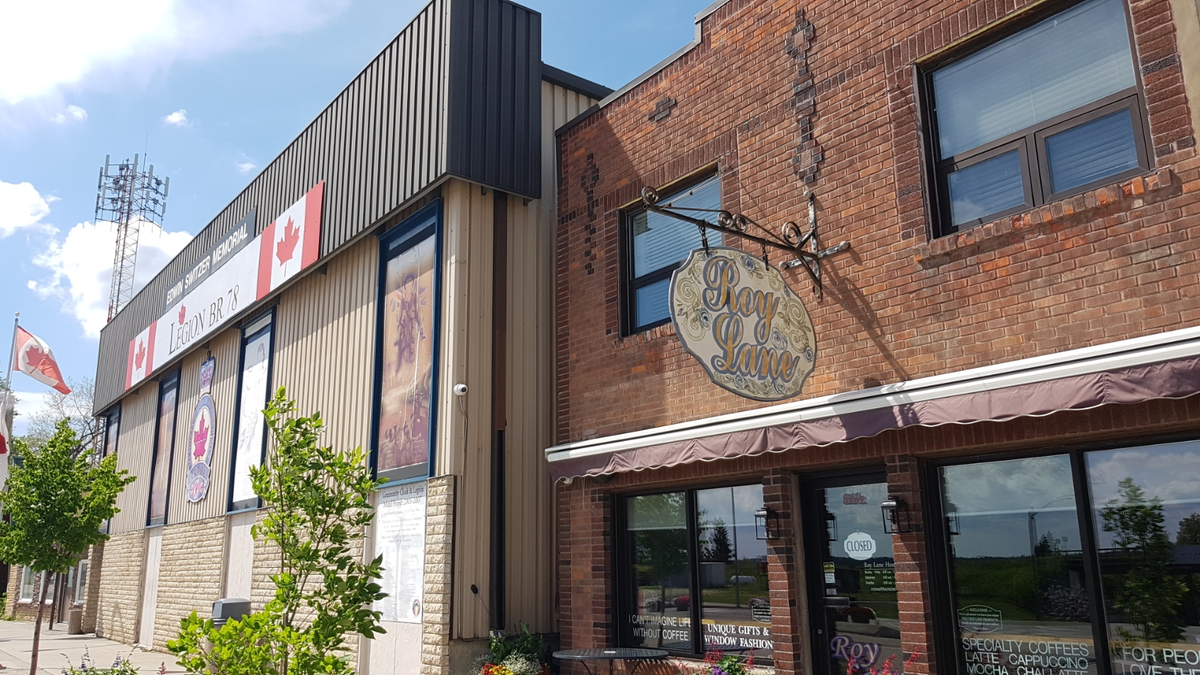 Downtown Sioux Lookout also has many amenities, incl. full service retail/grocery, multiple pharmacies, a local coffee shop, arena, golf/curling club, and much more.