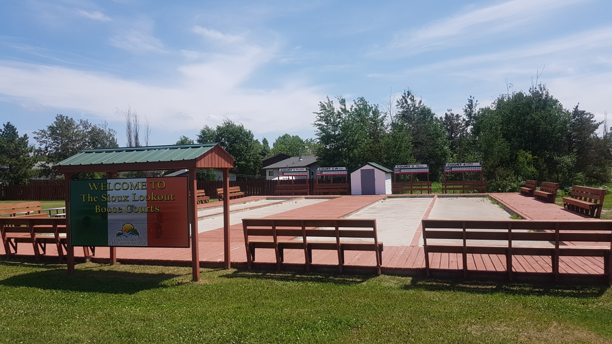 Downtown Sioux Lookout also has many amenities, incl. full service retail/grocery, multiple pharmacies, a local coffee shop, arena, golf/curling club, and much more.