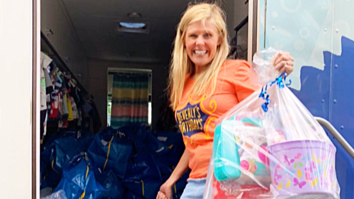 The Kelly Clarkson Show (@kellyclarksontv) on Twitter photo Megs Yunn founded the Pittsburgh-based nonprofit <a href="/BevBirthdays/">Beverly's Birthdays</a> to provide free parties for children in need. More than 30,000 birthdays later, this #RadHuman is about to get a surprise of her own! ๐ฑ
WATCH: youtu.be/8kOVUMz0tQg
#KellyClarksonShow Megs Yunn founded the Pittsburgh-based nonprofit <a href="/BevBirthdays/">Beverly's Birthdays</a> to provide free parties for children in need. More than 30,000 birthdays later, this #RadHuman is about to get a surprise of her own! ๐ฑ
WATCH: youtu.be/8kOVUMz0tQg
#KellyClarksonShow