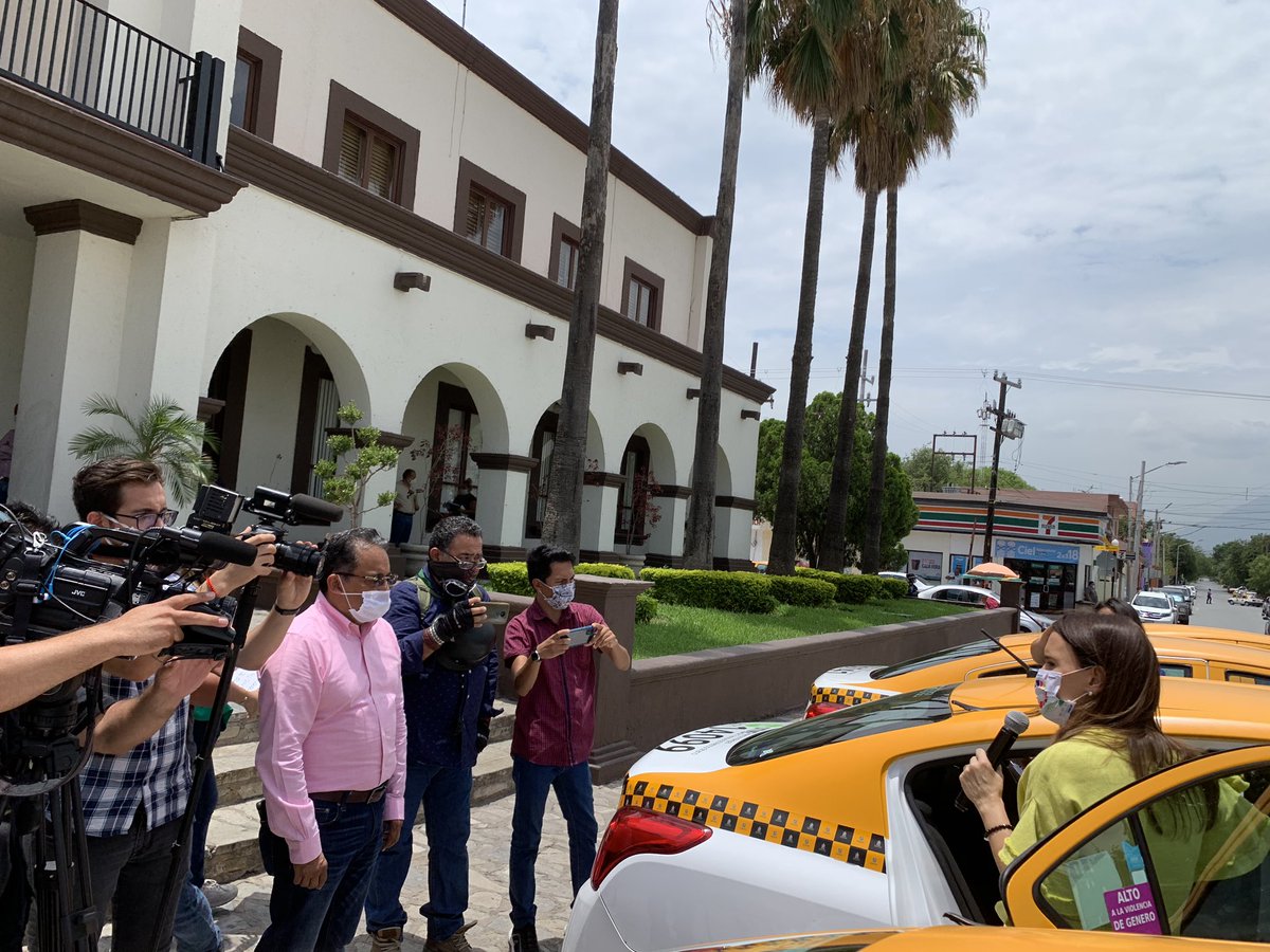 andresmijesmx's tweet photo. A partir de hoy el @gob_Escobedo pone a tu disposición vehículos sanitizados para llevarte a realizar la prueba #Covid  si presentas síntomas y no tienes automóvil, puedes llamar al número 81-83-84-59-01 y agendar tu traslado. 🚕 🚖

#Escobedo #covid19 #EnEscobedoTeQueremosSeguro https://t.co/m7bE0TCXPa