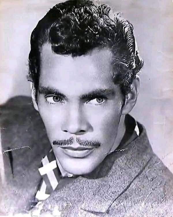 Este es don Ramón de Joven!!! Chavas les parece Guapo? Háganme el favor de contestar la encuesta en el  siguiente tweet!!!