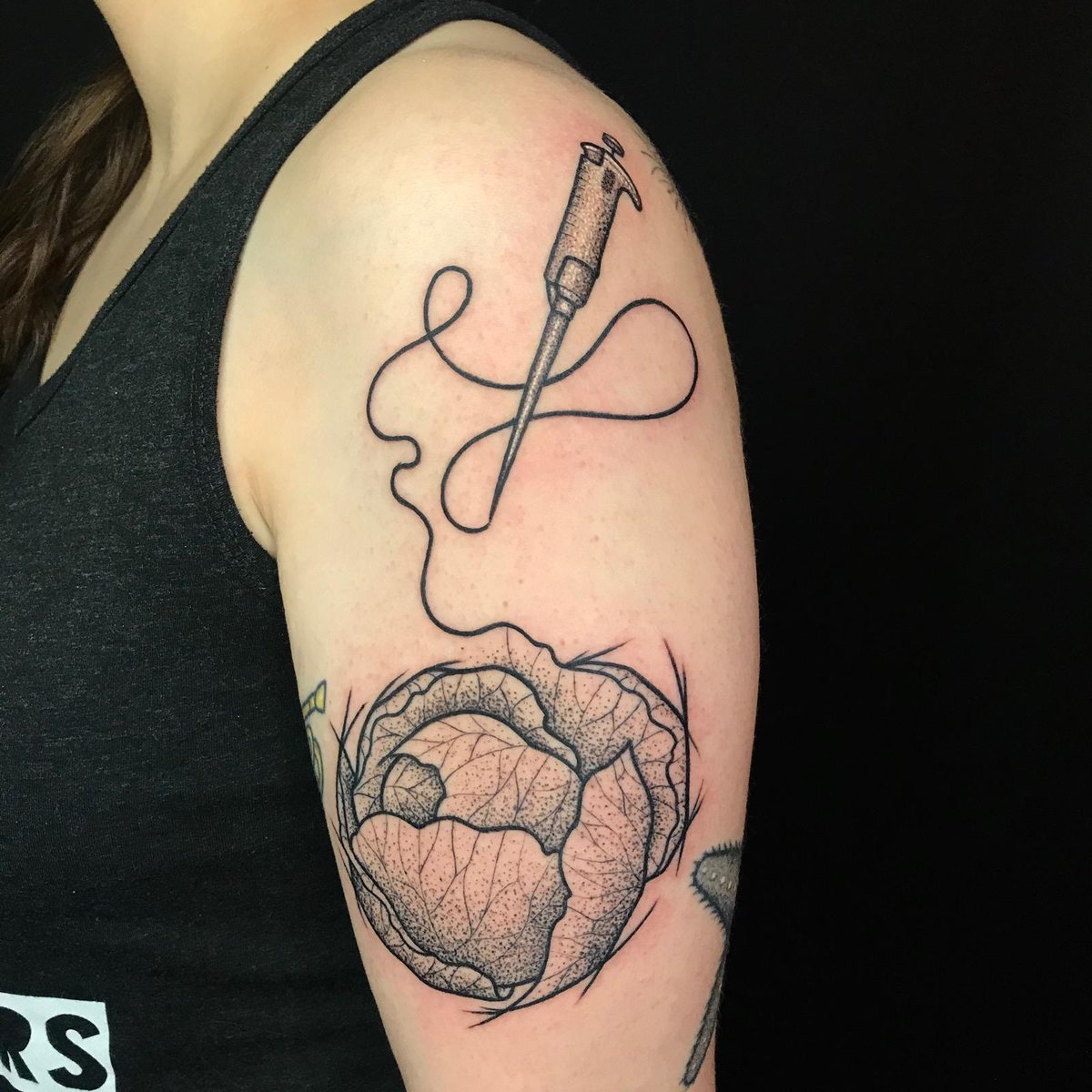DogtorDilara's tweet photo. I realized I never shared the tattoo I got on Saturday! π· taken right after, so excuse my angry skin. Thread below on the meaning: π§΅π#ScientistsWithTattoos #AcademicTwitter #AcademicChatter #gradschool #phdlife #phdchat (1/4) https://t.co/CZIssYMhzX