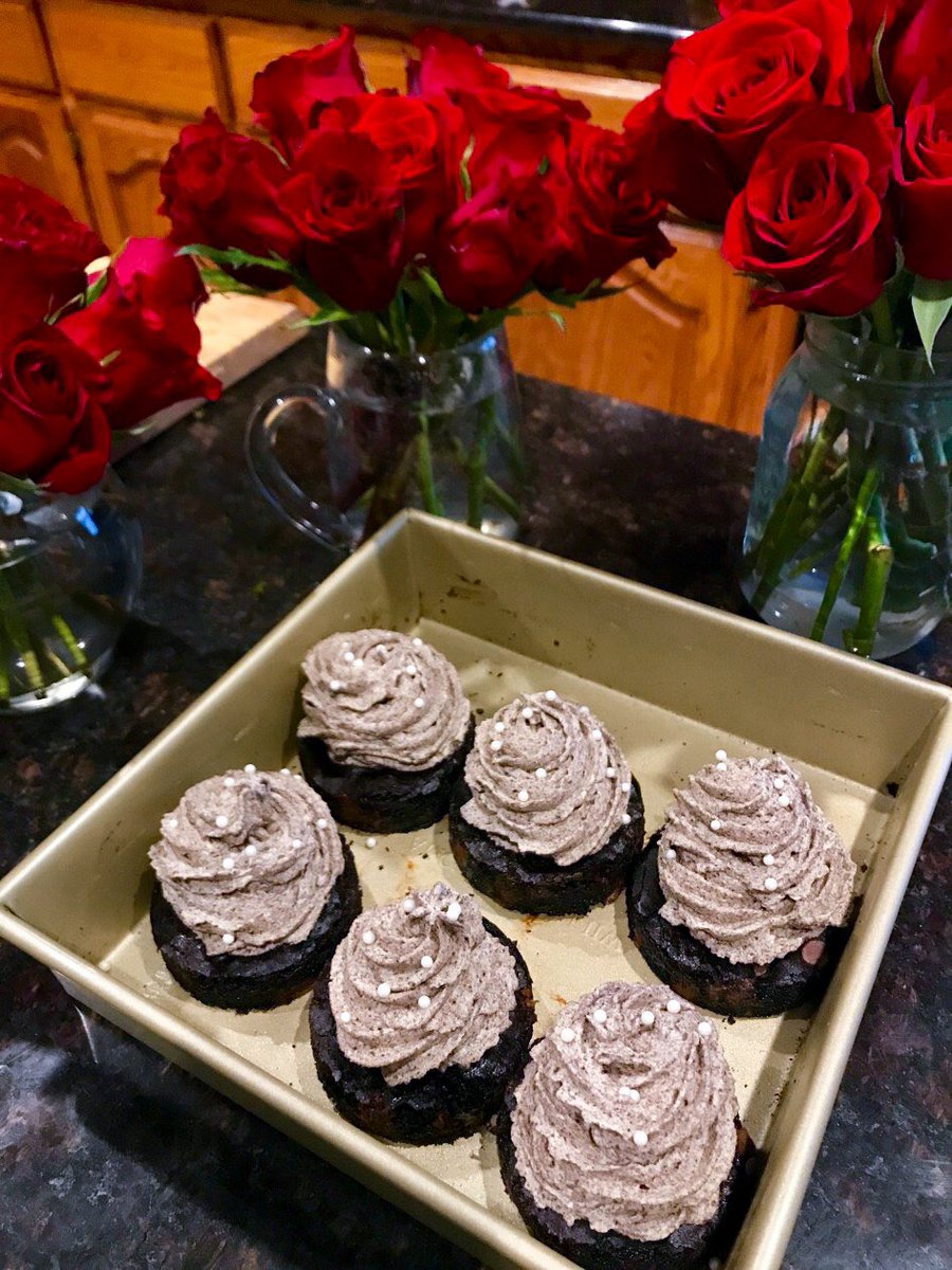 therosetable's tweet photo. ๐ถTry the grey stuff, itโs delicious!๐ต
One of my most popular recipes is my version of #TheGreyStuff that I created for #Disney Dinners: #BeautyandtheBeast. ๐น Itโs cookies โnโ cream whipped cream piped on top of decadent brownies.
Recipe: https://t.co/Pvd8S3pug1 https://t.co/bqRNhypuo3