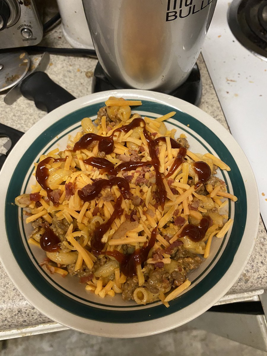 MGAllen81921's tweet photo. Bacon BBQ Cheeseburger Mac, my sister and I destroyed the whole pot. https://t.co/ZkvnWiIIW4