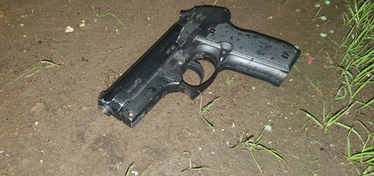 INF0SCHILE's tweet photo. ⚠️#Américo Vespucio con #Ruta 68 Encerrona a Funcionarios de la PDI Deja a 2 Delincuentes Muertos. https://t.co/vHLl2Vs3YW