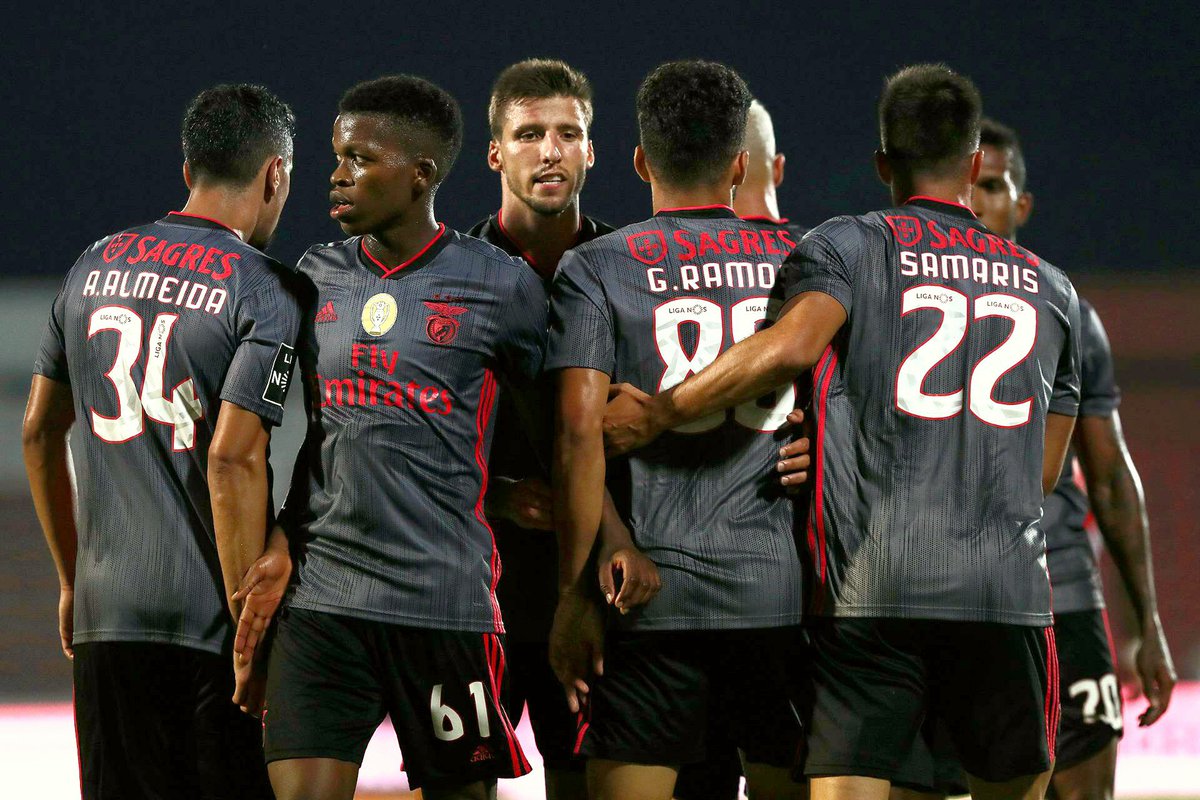 Goncalo88Ramos's tweet photo. Extremamente feliz e orgulhoso pela estreia com o manto sagrado e uma grande vitória, é o concretizar de um sonho! Feliz também por contribuir com 2 golos 💪🏽🔫 https://t.co/sLPxUwT6tF