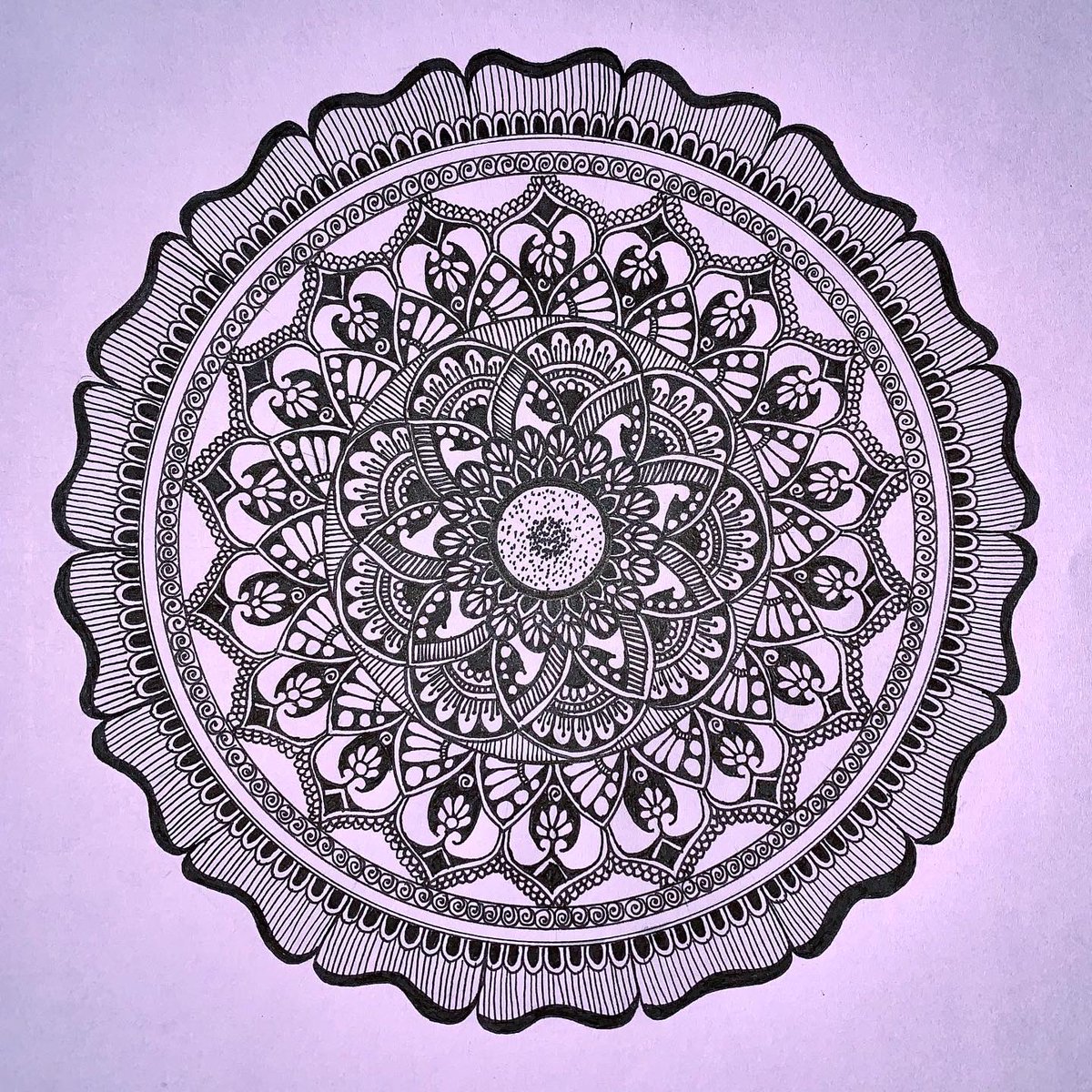 b_dhivya's tweet photo. Kuvalai poovil kuzhaitha vannam,
Oodha poovil ootriya vannam.. #ARR #colors #violet #bluewaterlily https://t.co/TcvjfGm0e3