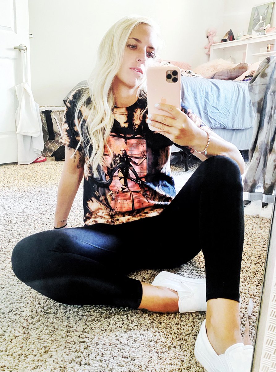 hausofrose's tweet photo. fixed the album cover tee https://t.co/cHPcWLZdY4