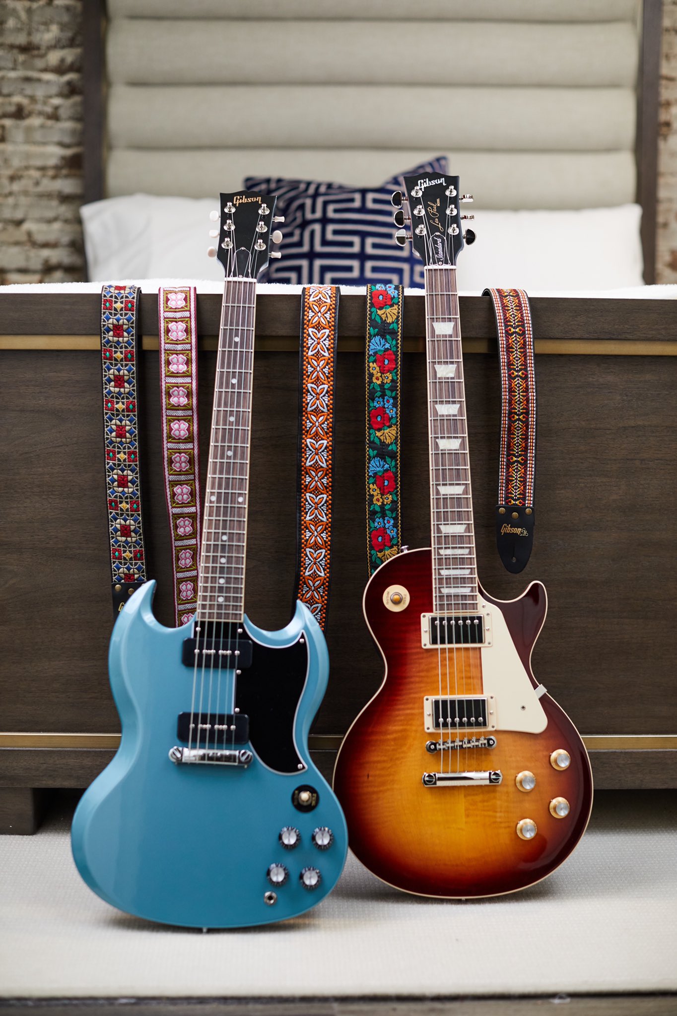 type tabe lejr Gibson on Twitter: "Which Gibson strap is your favorite? #gibson  #theoriginal https://t.co/2L4RZjET7H" / Twitter