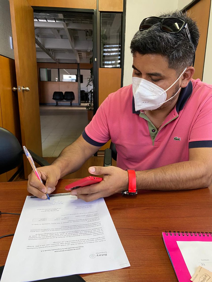 Azendecorp's tweet photo. La prioridad de #Azende durante la crisis sanitaria ha sido el apoyo a instituciones que están en primera línea contra la #COVID19ec, en especial con @PoliciaEcuador. Entrega en donación de productos Vivant, alianza con #ClubRotarioTomebamba a la #Subzona5Cotopaxi @jaimeordonez4 https://t.co/XRyyGb3zXQ