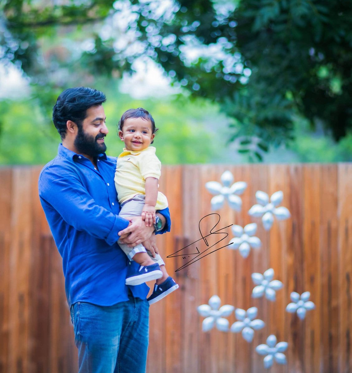 iampramoda's tweet photo. Birthday Wishes to u our @tarak9999 "s boon n pride..U have got d best parents who guide"s u n make u choose d best path to reach many heights in ur life!May u blessed wid everything u desire for Abhay Kanna🥰❤️

జన్మదిన శుభాకాంక్షలు అభయ్ 😘🐯

#HappyBirthdayAbhayRam https://t.co/G7Yns3of4y