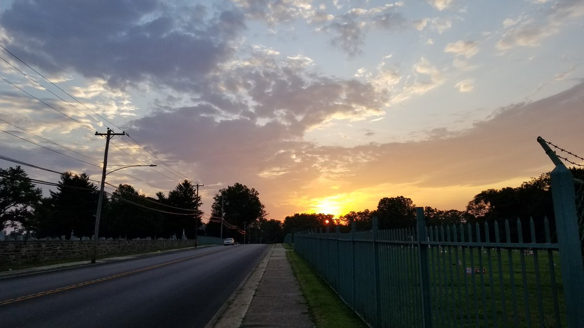 4More4Number44's tweet photo. A Beautiful Sunrise!
#sunrise #sunrise_lovers #blackrunner #runners #runhappy #runningmotivation #runnerslife https://t.co/pCQR8vcaNc