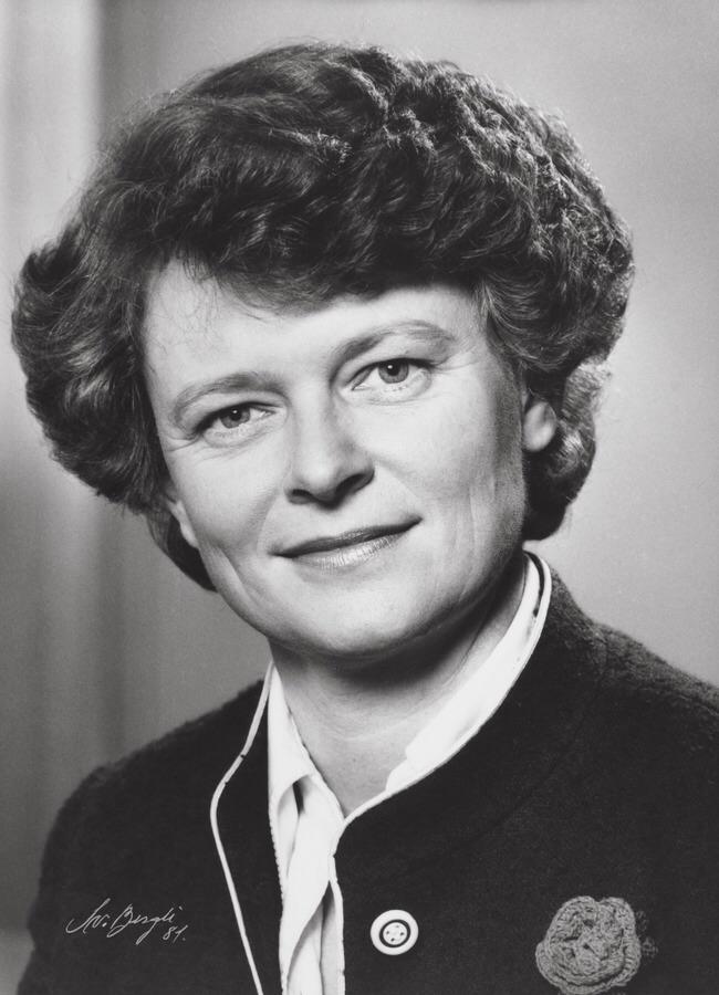 7/21/1998 — b. Gro Harlem Brundtland, Norwegian physician, diplomat, government official, and international champion of public health becomes the director general of the World Health Organization #womenshistory #WomenInSTEM #WHO