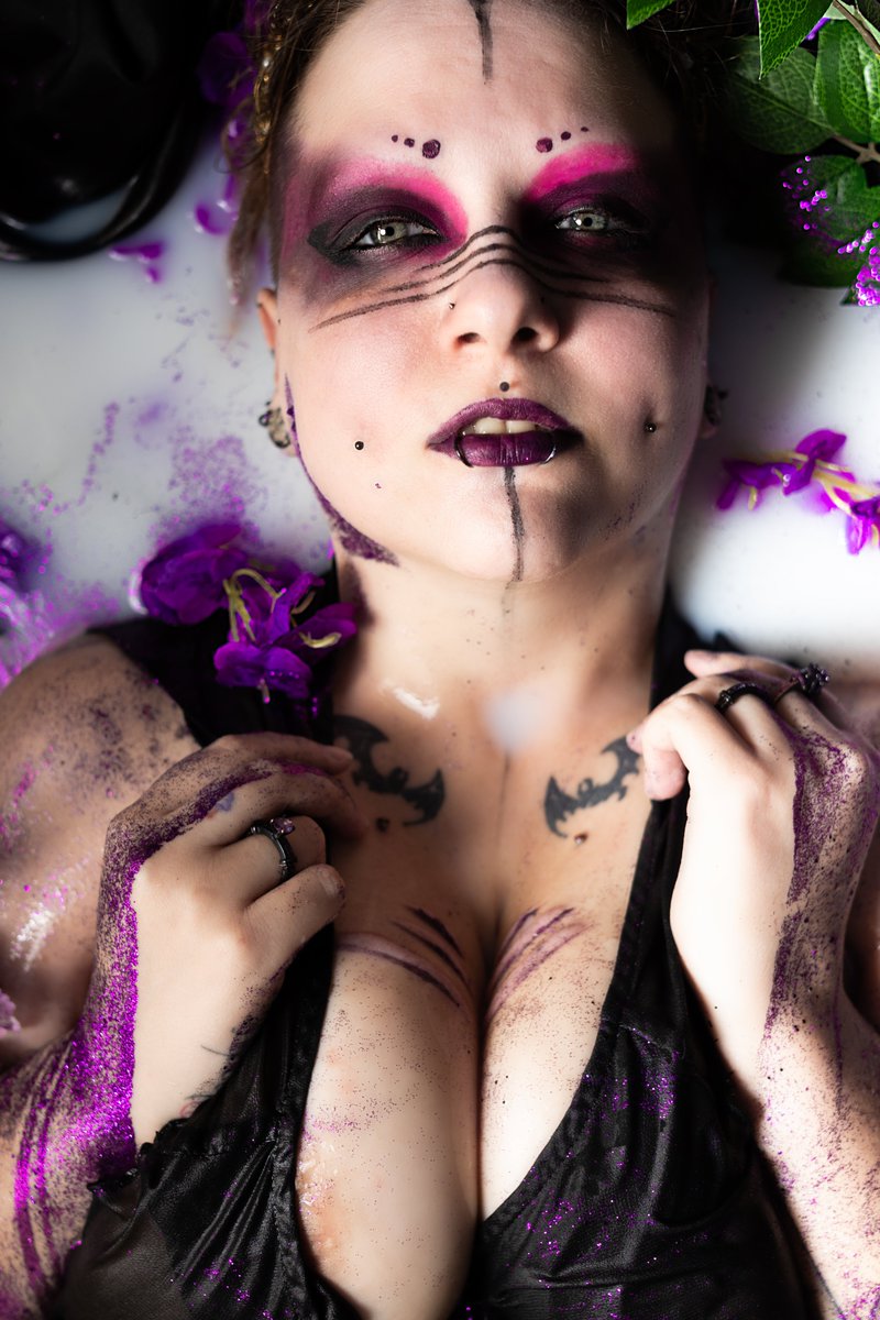 The_Void_Wolf's tweet photo. Second teaser from my #glitter, #flower, #goth #milkbath #photoshoot!
You can find the FULL set through [https://t.co/mhwlKgWU7h]
Model Insta: The.Void.Wolf
Photog Insta: BeardedOkiePhotography
#waterphotoshoot #glitterbath #gothmakeup #altmodel #tattoos #piercings #heavymods https://t.co/U0tLIloKcG