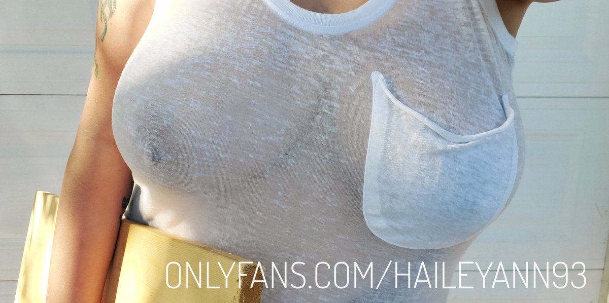 Hailey93ann's tweet photo. This is proper attire for using my table saw in my driveway, right? 😏
RT if you love boobs. 🤤 https://t.co/duEOCcNKbJ