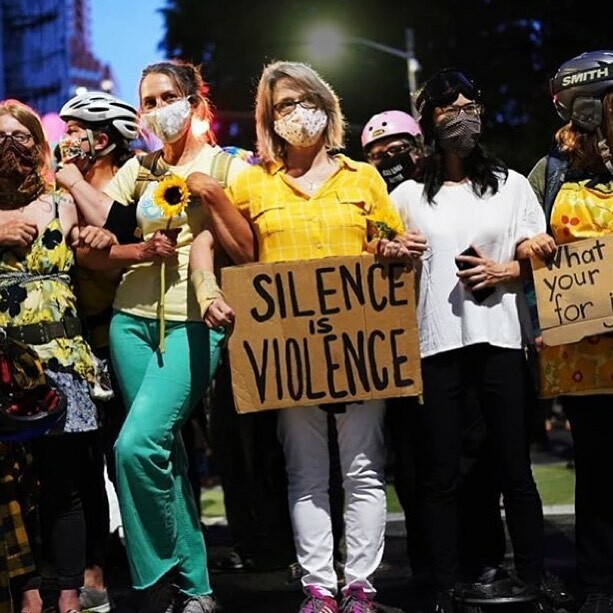 yeeoootee's tweet photo. Repost from @nathanhowardphoto
•
A group of moms join the months-long protests against police brutality in Portland, positioning themselves between federal police and the crowd to decrease tensions on July 19, 2020.

#blm #portlandprotest #portland #… https://t.co/derMw6DONO https://t.co/T6widgcYZI