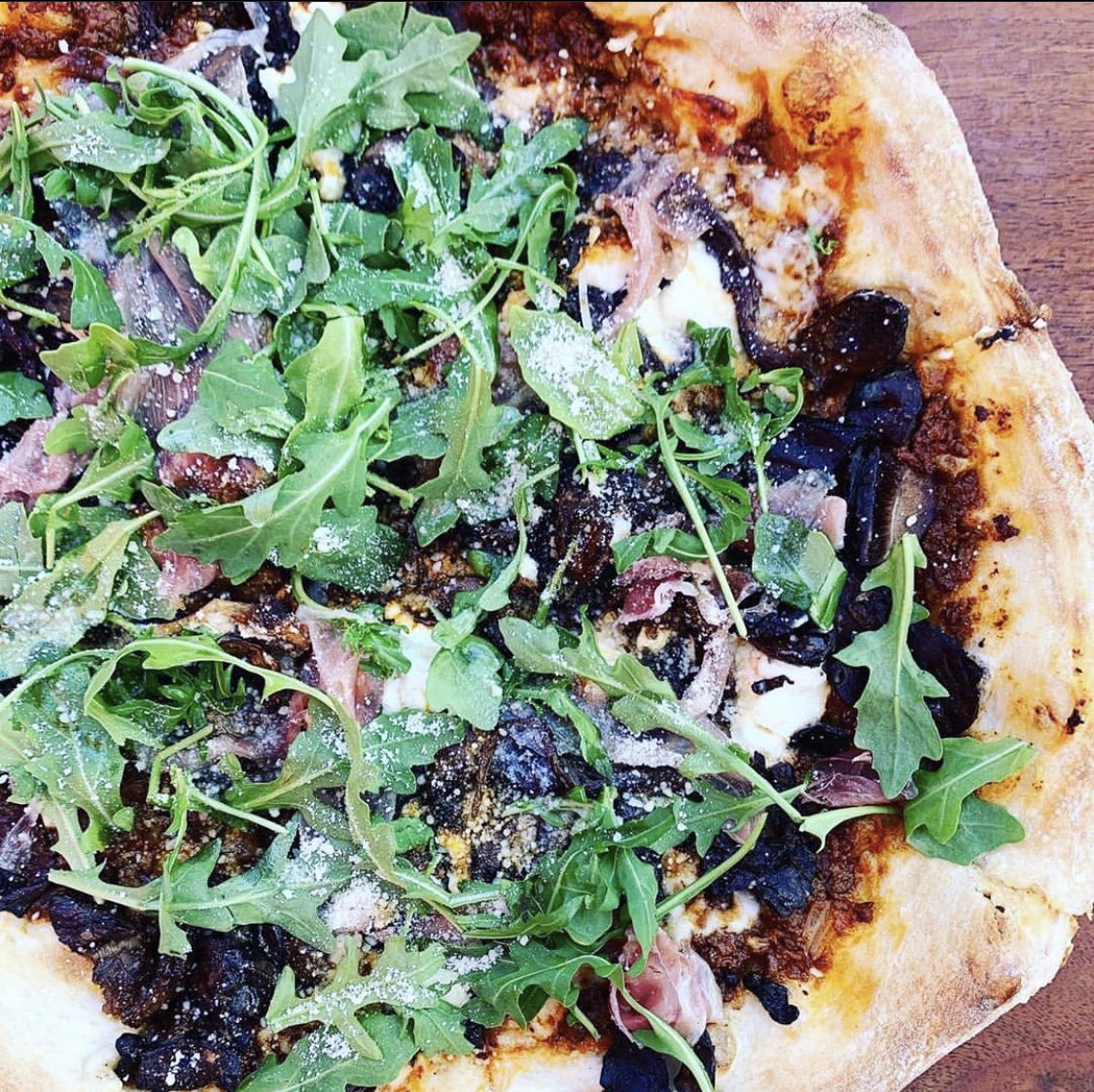 PITCHPIZZERIA's tweet photo. #pow Pizza of the Week is our Bolognese Pie!!
Bolognese sauce, mozzarella, ricotta, mixed mushrooms, fresh arugula, prosciutto di Parma, topped with Romano cheese & truffle oil. #omaha #dundee
https://t.co/88t73Ssw3g
#pitch #omahapizza #supportlocalomaha #slices #patio #pizza https://t.co/BTmKaCTGnf