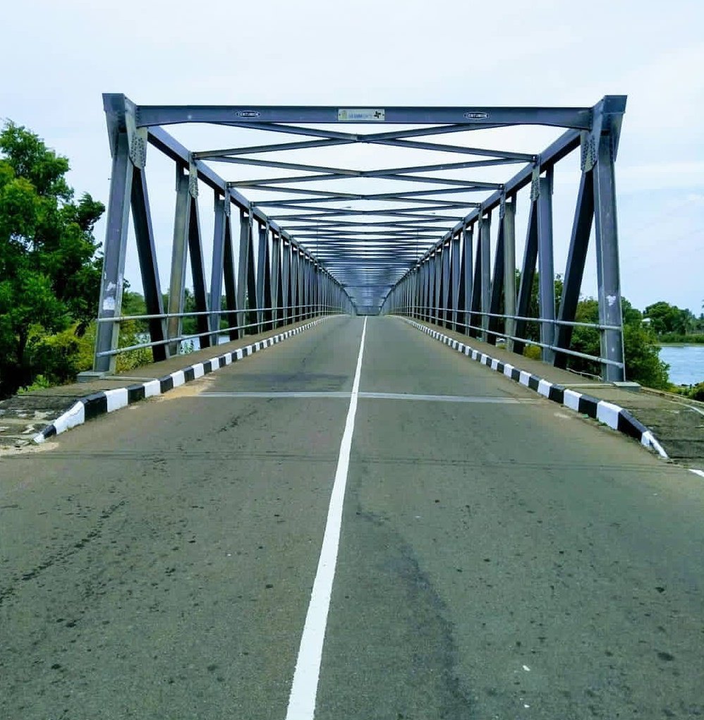 WTrinco's tweet photo. #Irakkandi #Bridge is the #third #longest bridge in #SriLanka with a length of 300m metres. It spans the #Irrakkandi #Lagoon linking #Trincomalee with #Pulmoddai.
⭕Don't Quit Your Day Dream
#travel #Beach #NaturePhotography
#fun #Tourism #photographer #Gatewaytoeast #Technowomen https://t.co/DesQQFvR0X