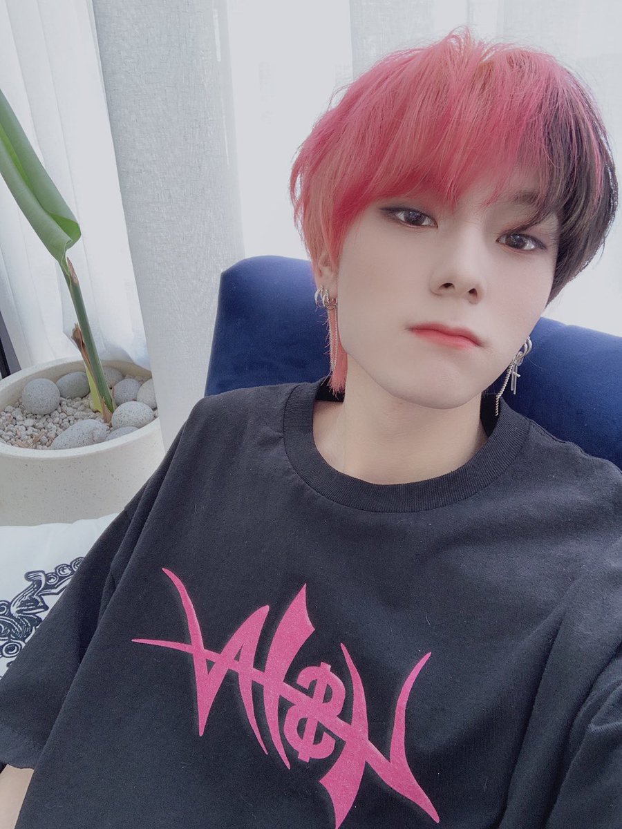 1team_twt's tweet photo. [#1TEAM #제현 #JEHYUN]
드디어 사진 올린다...! 
답답해서 죽는 줄 알았어요!!
기다려줘서 고마워요!! 
그런 김에 염색한 날 사진! https://t.co/B0wr9Ao0bQ