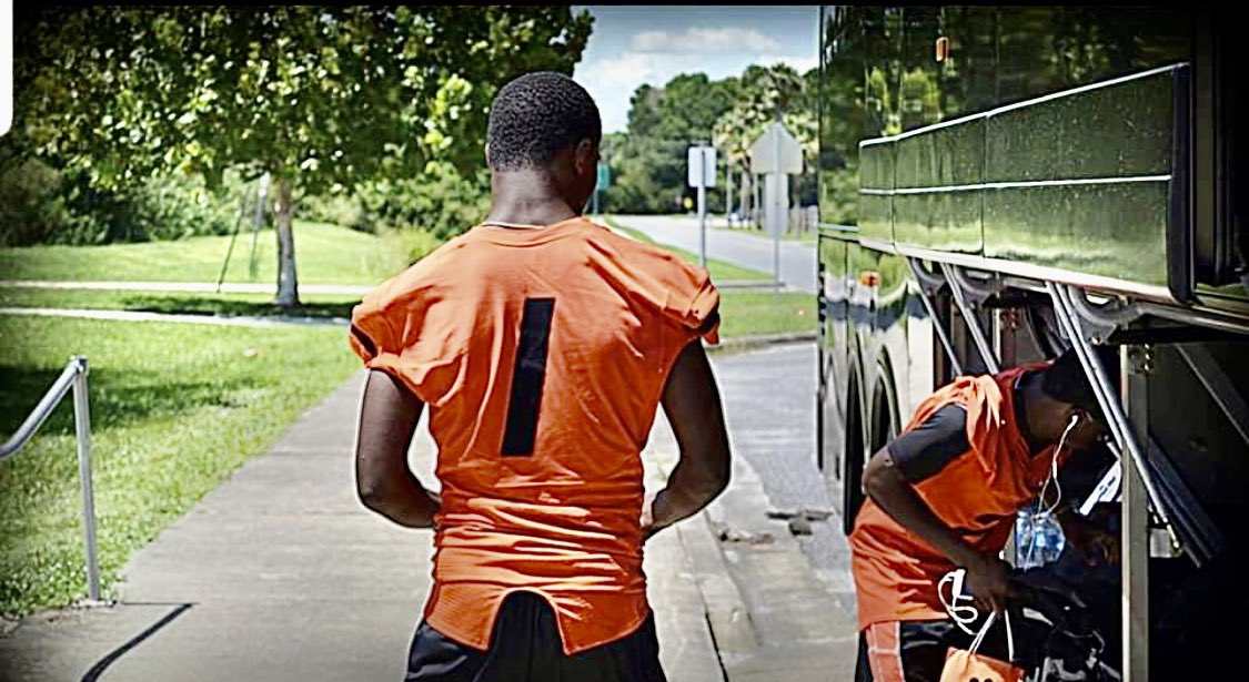 A1Mel1's tweet photo. Adversity Introduces A Man Into Himself! Until We Meet Again..........07/21/19 #LLish
#MyBrothersKeeper ❤️🎚 #A1 #10toesdown👣💪🏾‼️ https://t.co/3A4agRMtQw