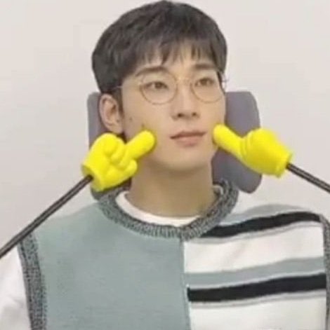 hoshi                              wonwoo
discovering                   discovering 
wonwoo’s                      his cheeks 
cheeks are                    are indeed 
squishy                          squishy