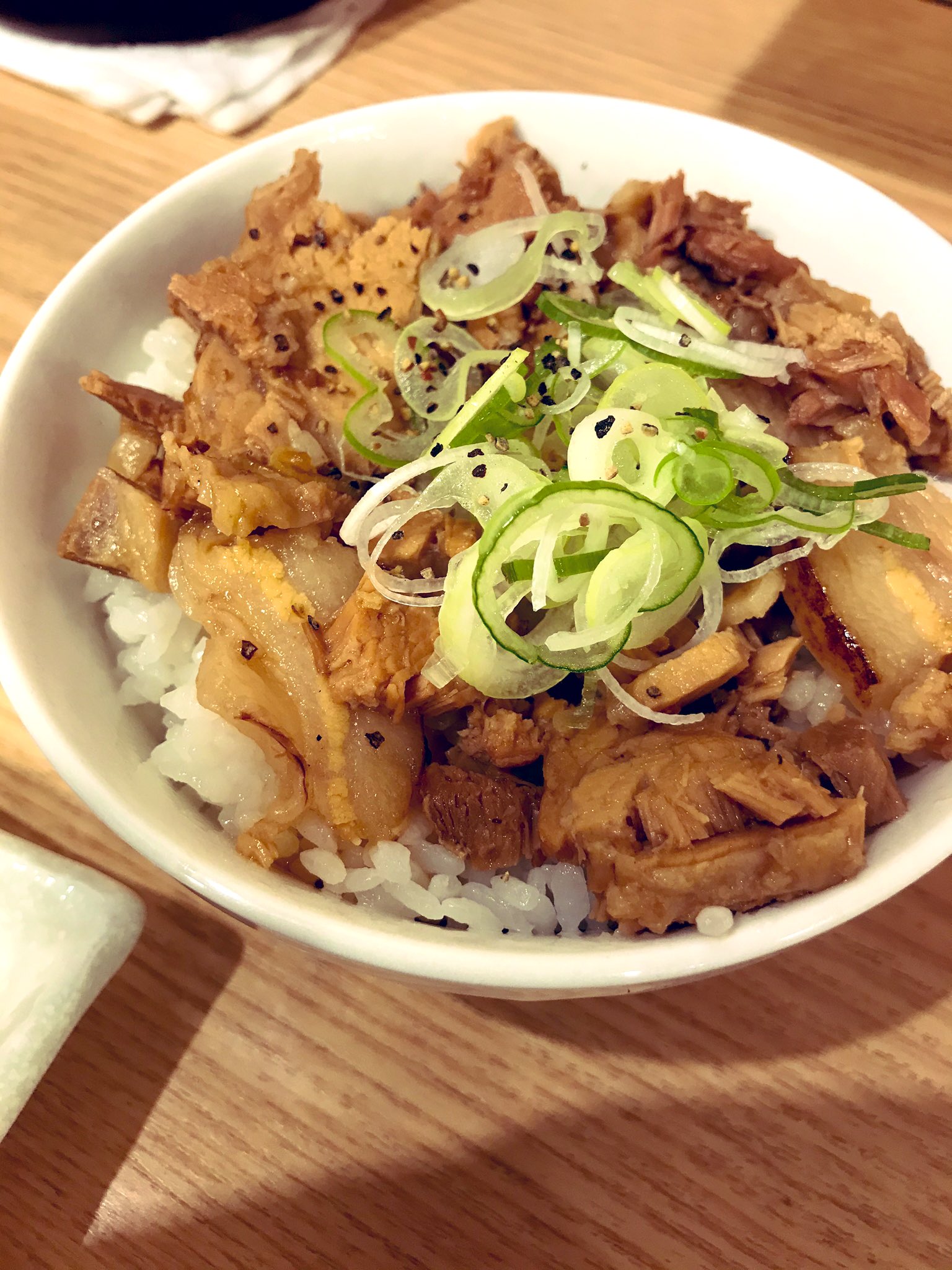 Koigokoro おはようございまぁす 昨日いただいた ラーメンは醤油味ですけど濃厚で美味しかったですねぇ 味玉トッピングして美味しさアップ 娘は チャーシュー丼 勉強するとお腹すくそうです T Co Aez2evp4hv Twitter