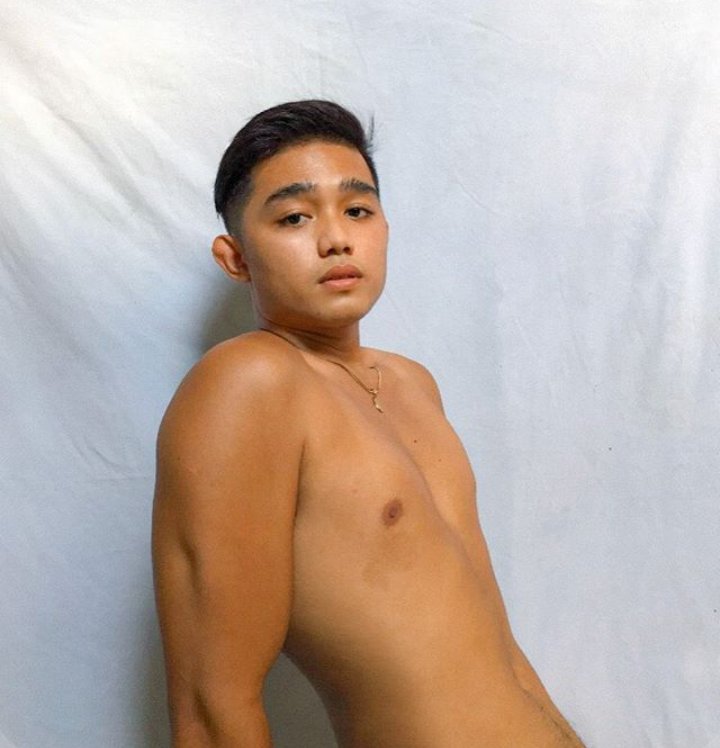 johnrexxbot's tweet photo. pwede na ba pang model? haha https://t.co/xRfxjirU6P