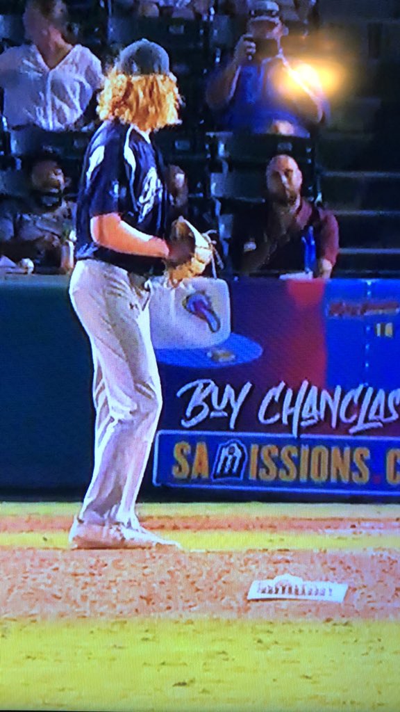 sdillard0811's tweet photo. Great 7th inning by our dude @henry_bird7 Now to put some more runs up! Let’s Go!!! 💣⚾️ #Bombers2020 https://t.co/nbLBu4e2KS