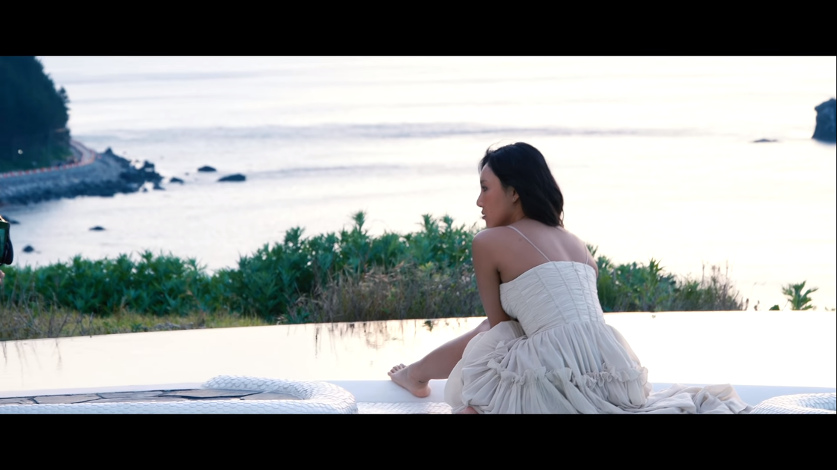 crazykad's tweet photo. LMM MV Sketch picture thread because Hwasa is so incredibly breathtaking and deserves all the love in the world!!! #Hwasa #LMMHwasa #LMM https://t.co/Z78uO8lfPd