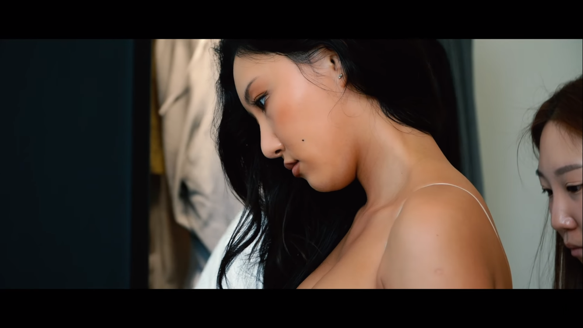 crazykad's tweet photo. LMM MV Sketch picture thread because Hwasa is so incredibly breathtaking and deserves all the love in the world!!! #Hwasa #LMMHwasa #LMM https://t.co/Z78uO8lfPd