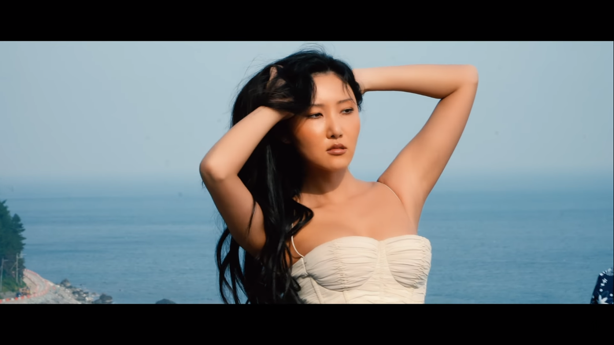 crazykad's tweet photo. #Hwasa #LMMHwasa #LMM https://t.co/k5WC6bVD2B