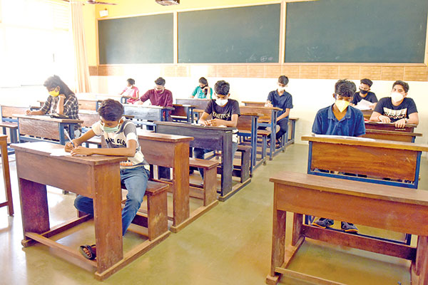 GoacomBytes's tweet image. Board to introduce novel way of addressing common weak points for Class X students
bit.ly/2CsteVL
#Board #novelway #weakpoints #ClassXstudents