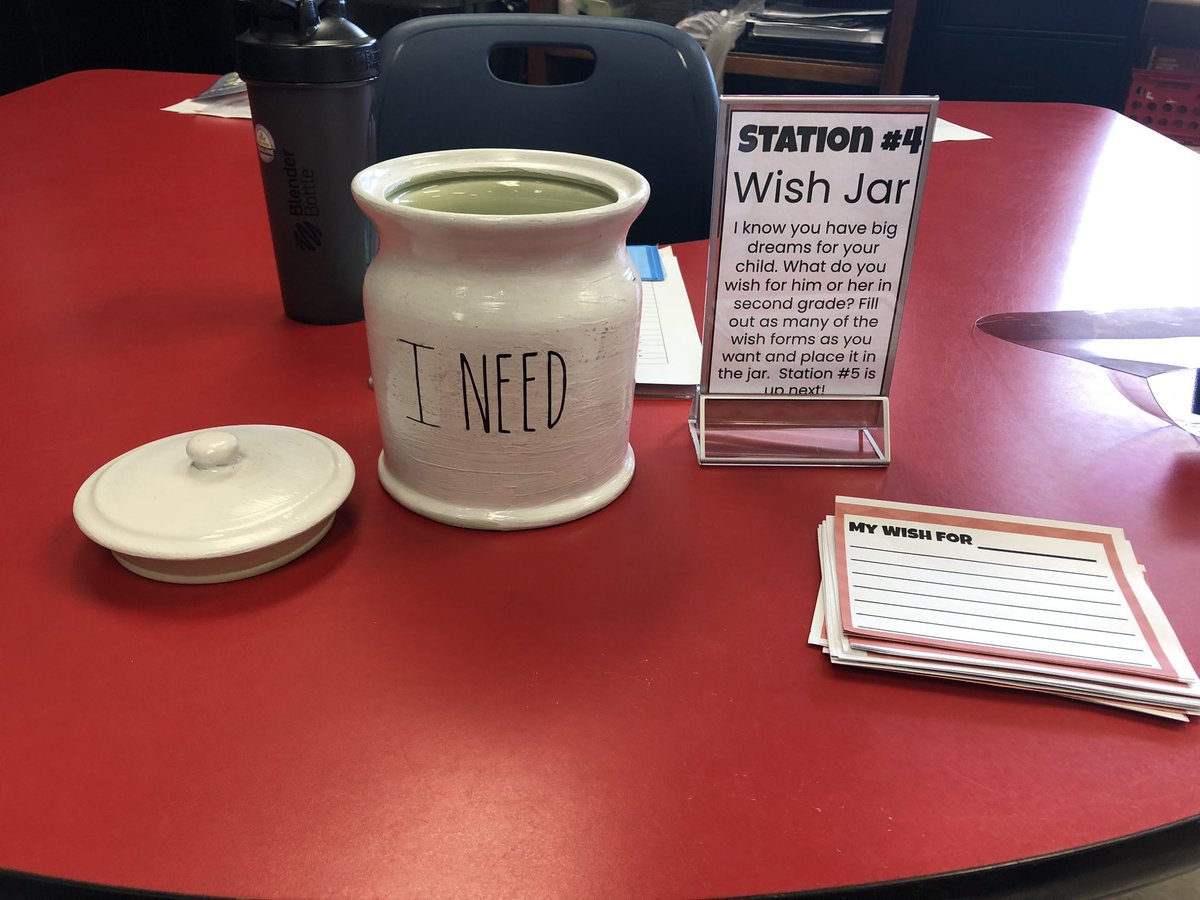 msbeckysclass's tweet photo. It’s #MeetTheTeacherNight &amp; I’m so excited about the future of Room 23! #cookingupsuccessin2nd https://t.co/i3g28KoOno