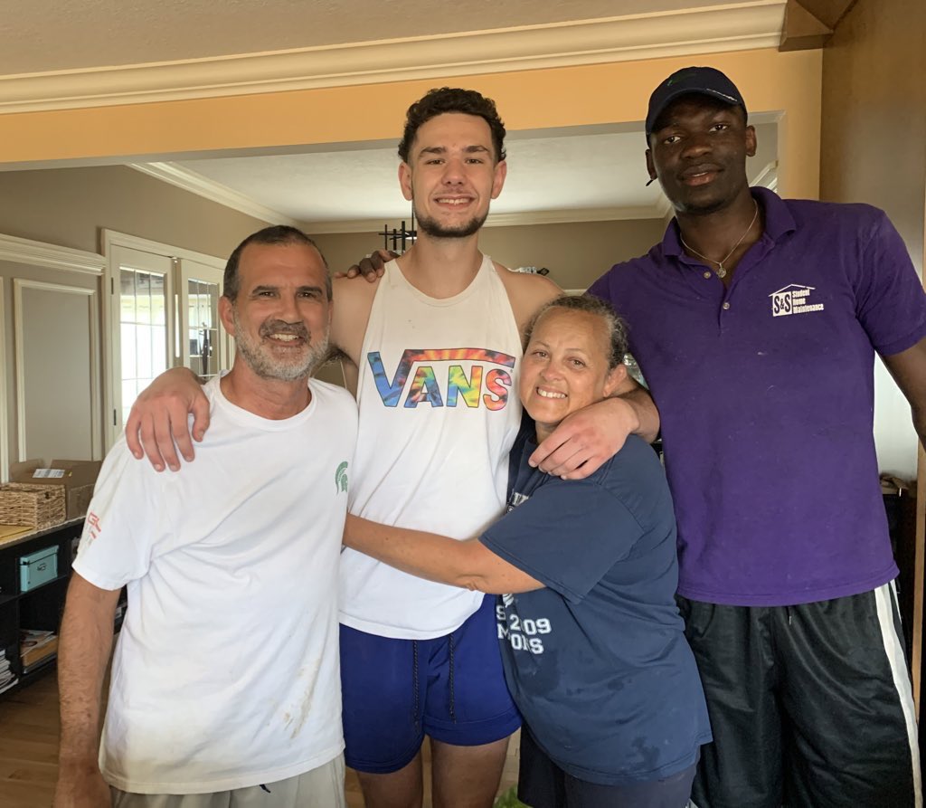 mikeymatas7's tweet image. As I begin the next step in my career, I just wanted to publicly thank a few of the people that have helped me out tremendously in my life and career. I love you all @Dustin_Mac93 @arbikrasniqi_ @lbahoops @cicero97