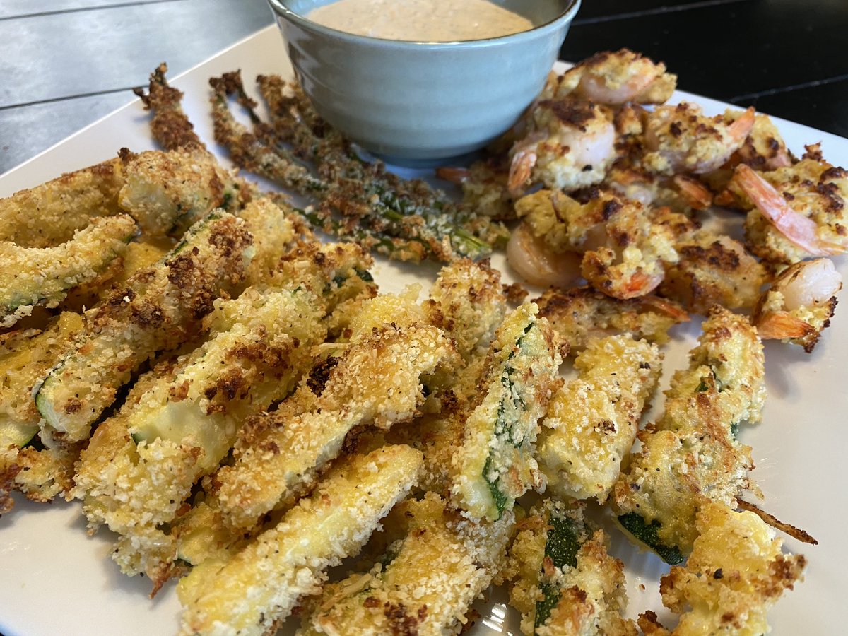 SanityGlitch's tweet photo. First run at ove baked zucchini & asparagus fries, with some crispy shrimp thrown in as well. This is going well! #QuarantineCookingClub https://t.co/Y4LzL286Rg