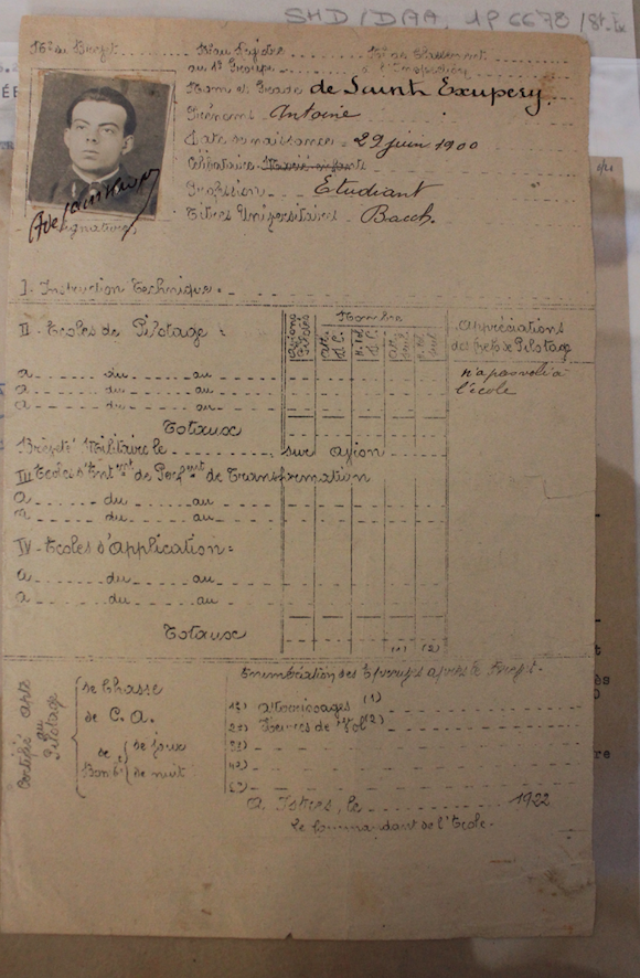 FanaAviationMag's tweet photo. #SaintExupéry Grand dossier sur Saint-Exupéry pilote militaire de 1921 à 1940 à partir des archives dans le Fana d'août. Du brevet au Maroc à la mission fameuse sur Arras, le tout illustré par @RomainHugault
#avgeeks #aviation #FASEJ https://t.co/wYS1wAvstZ