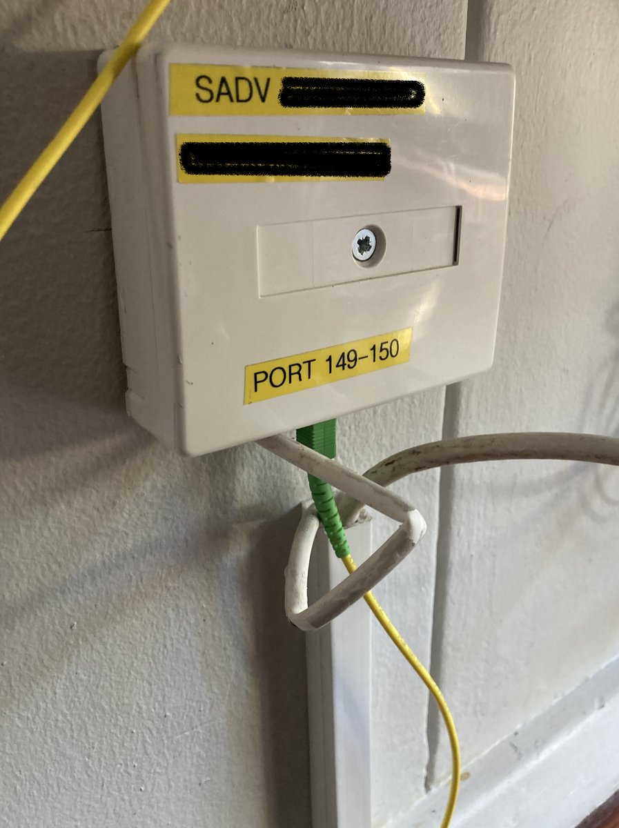 Designfield's tweet photo. @webafrica Restarted all hardware. Internet light remains red, broadband and service light not on at the box. Fibre line was never installed properly, bent in 3 places at box on wall. We've gone round and round with your service centre for 3 weeks now. I want a technician at the unit TODAY. https://t.co/LMxCk4YEaW